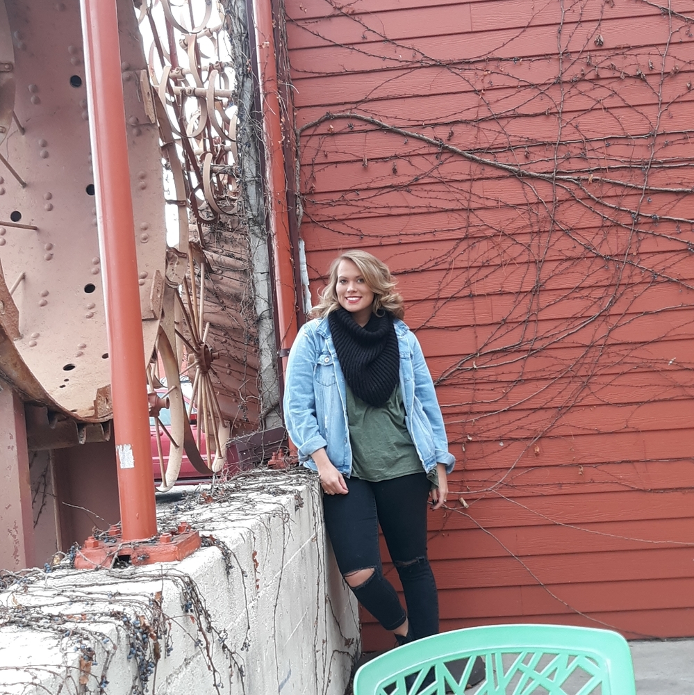 Meet your Posher, Emilie